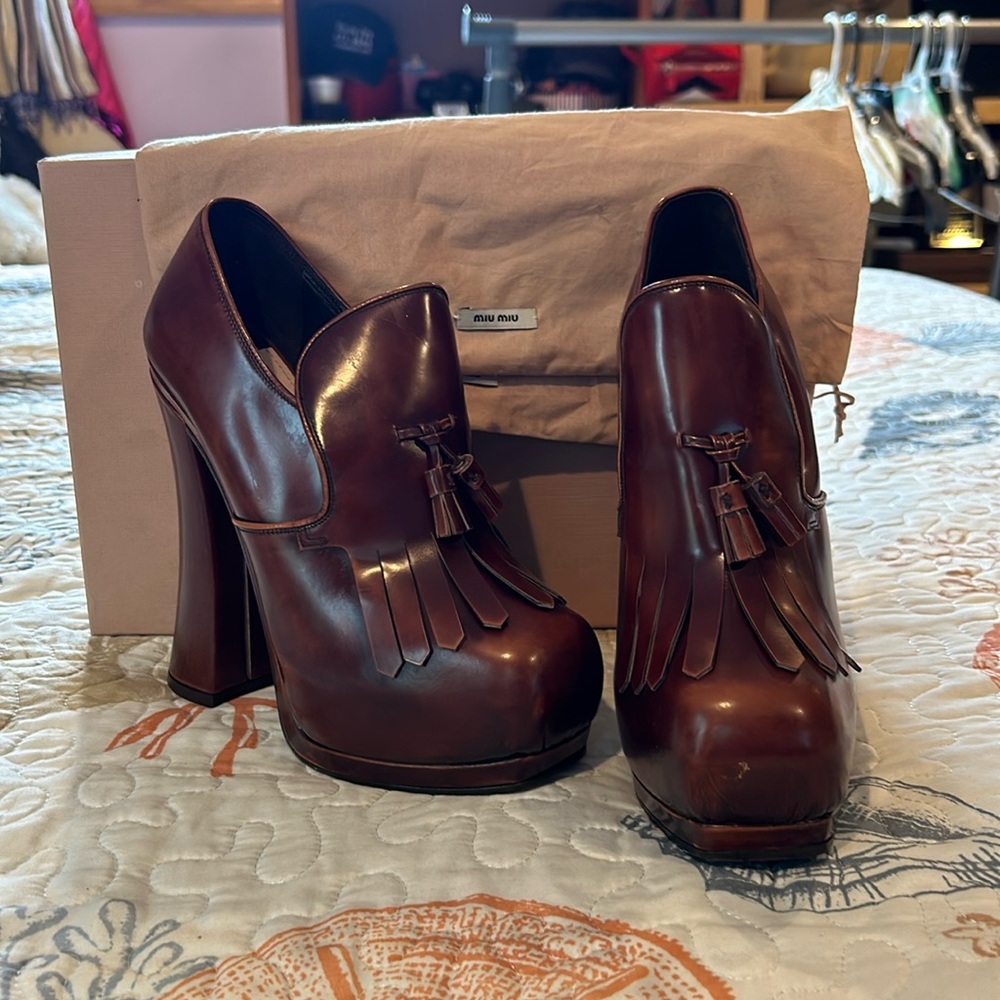 Gorgeous Miu Miu platform with fringes. Size 38- 7,5